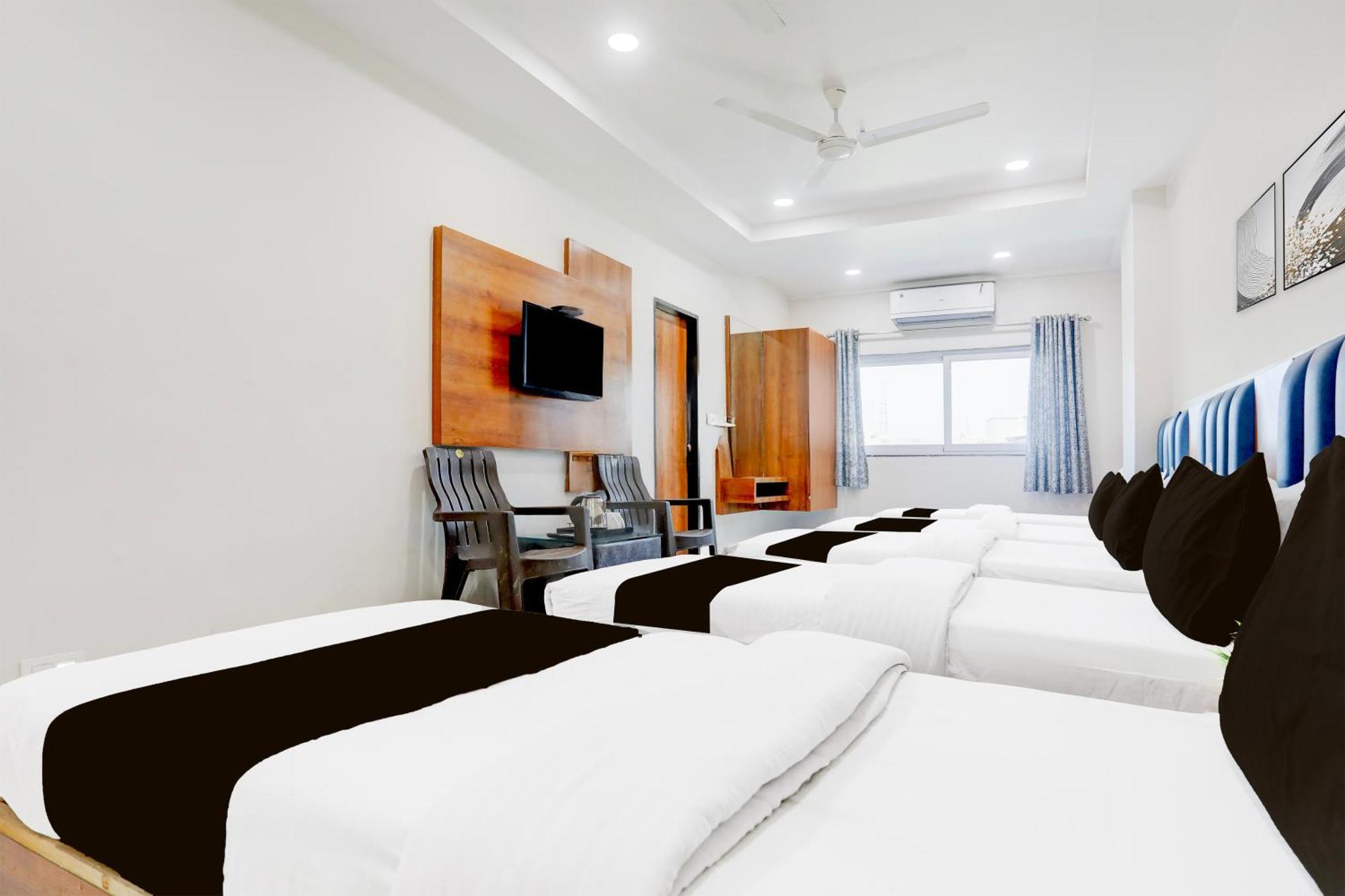 Super Townhouse Ambaji Formerly Hotel Kardhar Inn 外观 照片