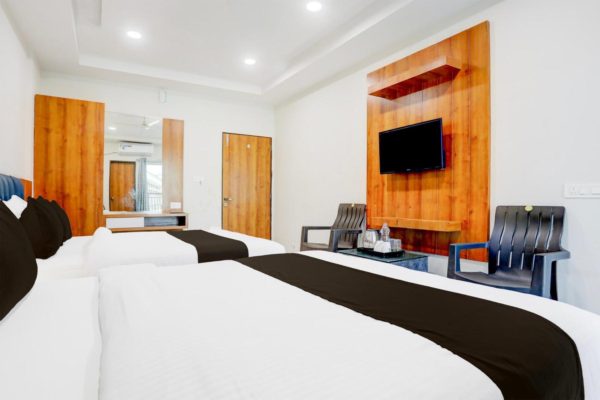 Super Townhouse Ambaji Formerly Hotel Kardhar Inn 外观 照片