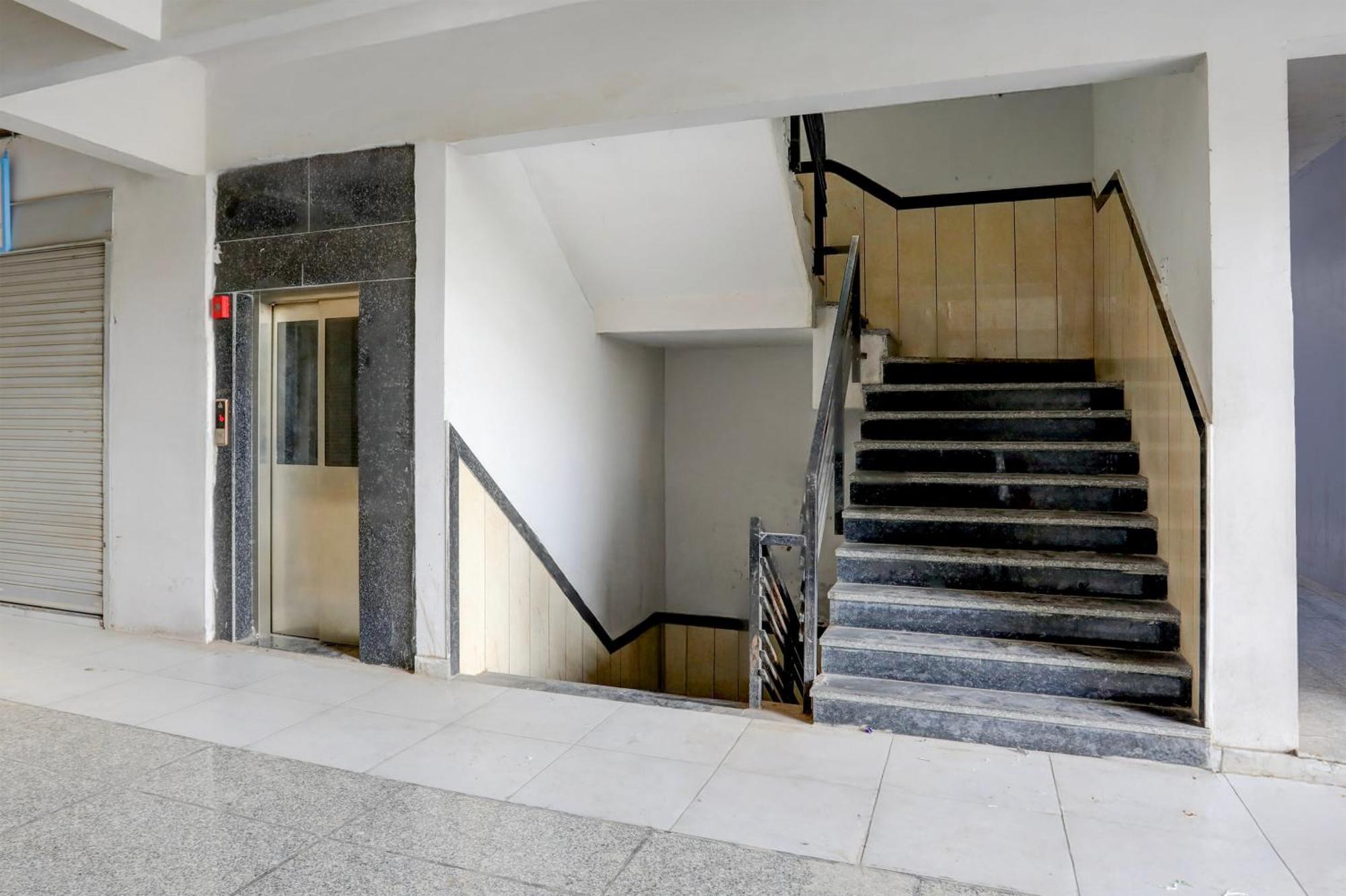 Super Townhouse Ambaji Formerly Hotel Kardhar Inn 外观 照片