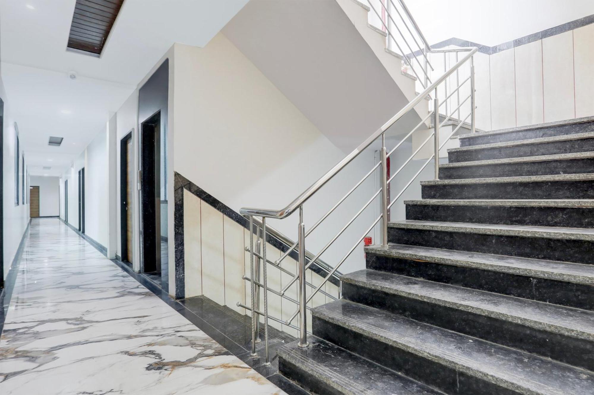 Super Townhouse Ambaji Formerly Hotel Kardhar Inn 外观 照片