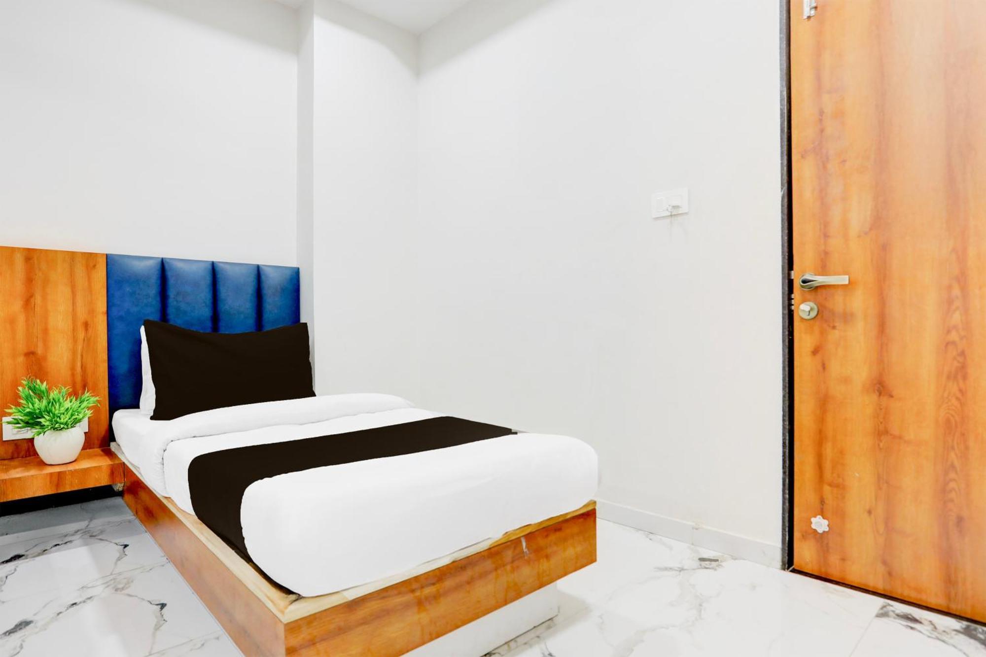 Super Townhouse Ambaji Formerly Hotel Kardhar Inn 外观 照片