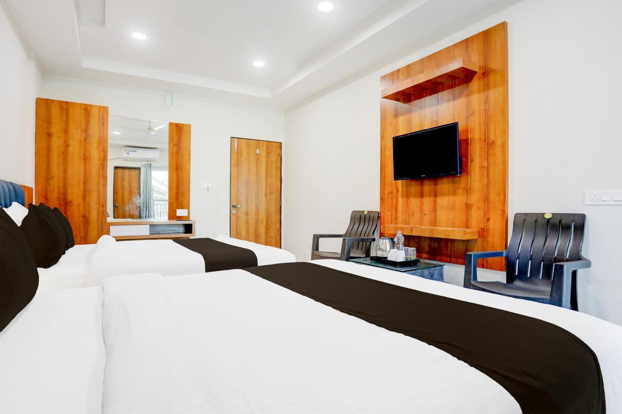 Super Townhouse Ambaji Formerly Hotel Kardhar Inn 外观 照片