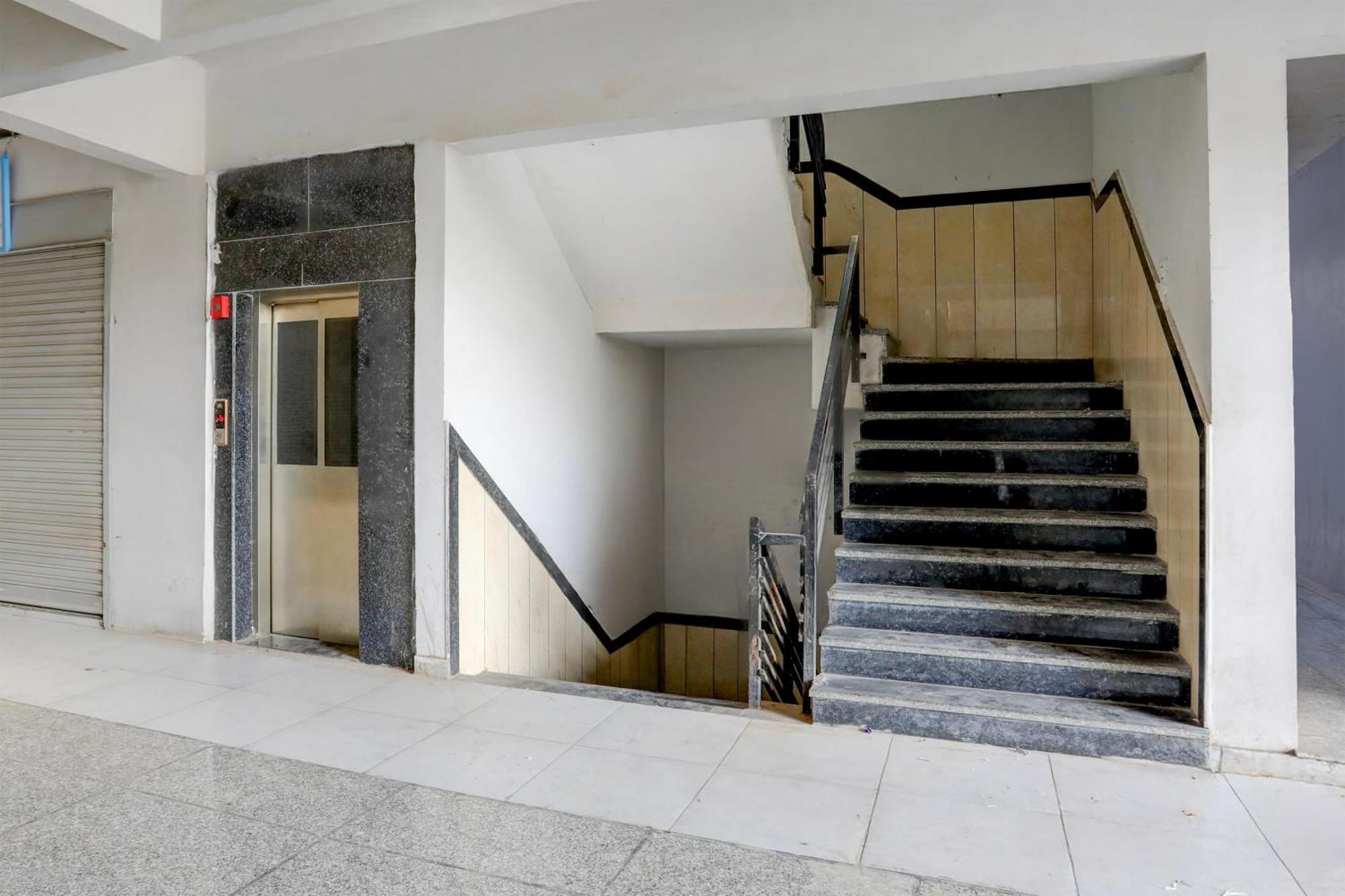 Super Townhouse Ambaji Formerly Hotel Kardhar Inn 外观 照片